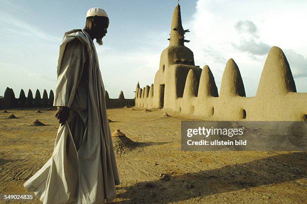 Muslim prayer on the roof of the Grand mosque in Djenne. -