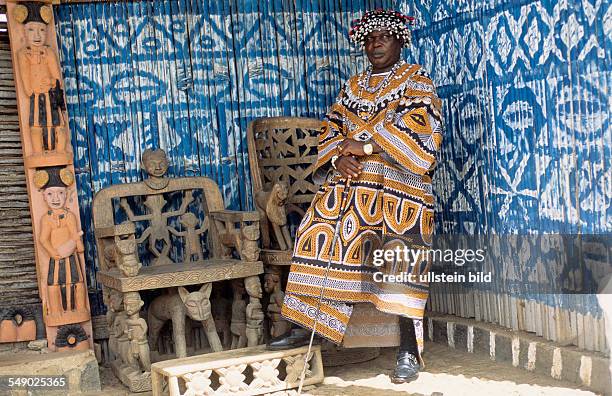 Cameroon, Grassland, Africa, Oku: king of Oku in front of his palace