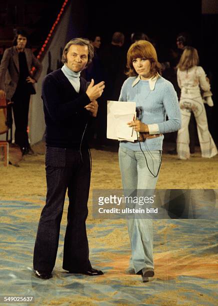 Harry Valérien und Petra Schuermann bei Proben im Zirkus Krone, Muenchen zu STARS IN DER MANEGE - um 1980