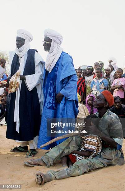 Niger, Bagazi: Hauka ceremony - The spirit Anie who represents the rainbow takes a child whom he will take with him unless a chicken is offered. The...