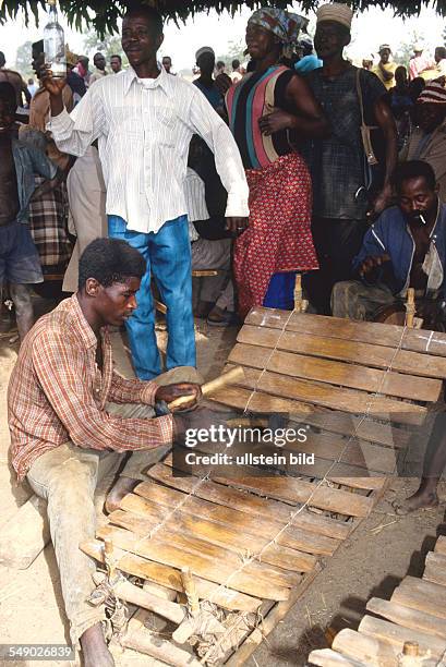 Ghana: Musician with Xylophone. -