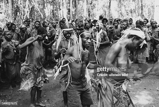 Cameroon, Africa: Baka pygmies in the rain forest. Here: Healer dancing during a healing ceremony