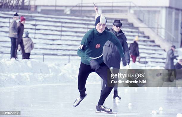 Germany, GDR: about 1971, ice speed skating. An ice speed skater at the start