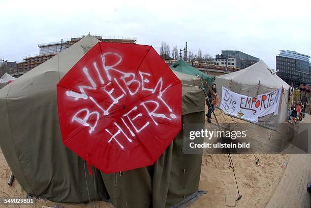 Der Abriss des BundesPresseStrand nahe dem Berliner Hauptbahnhof ist abgeschlossen, auf dem angrenzenden Teil-Gelaende hat die Occupy-Bewegung...