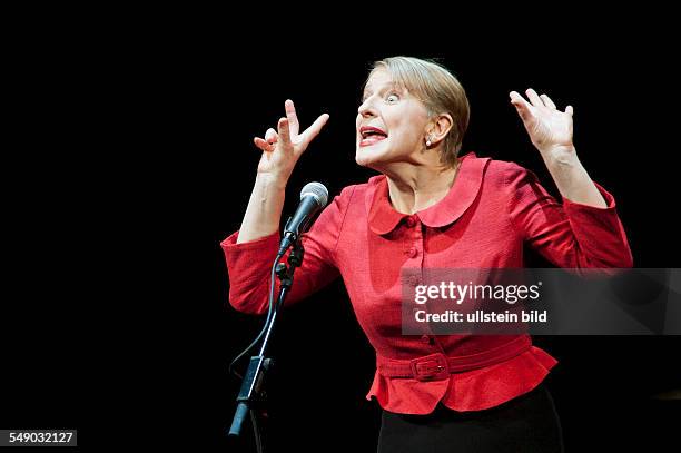 Warren R Heymann Irgendwo Photos and Premium High Res Pictures - Getty Images