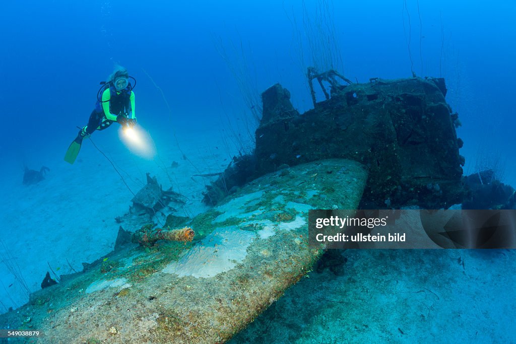 Diver and anti aricraft armament at Bomber near to USS Saratoga, Marshall Islands, Bikini Atoll, Micronesia, Pacific Ocean