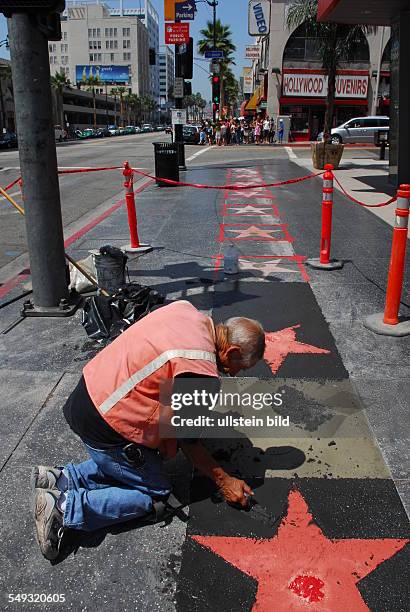 Hollywood Walk of Fame, construction worker preparing new stars