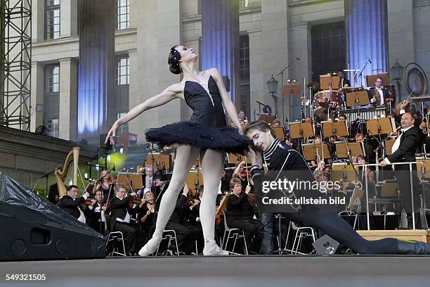 'Classic Open Air' Festival with the programme 'Dance, Dance, Dance' on Gendarmenmarkt, Berlin - Agnieszka Wolna and Dymitr Tenytsky, dancers of the...