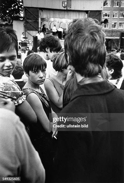 Great Britain, England, London, young people at open-air pop-concert in South-Lambeth