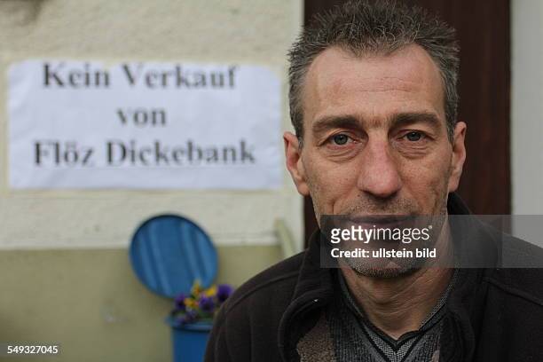 Deutschland. NRW, Gelsenkirchen: Demonstration von Mietern in einer der aeltesten Bergarbeitersiedlung des Ruhrgebiets "Floez Dickebank" gegen den...