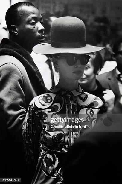 Great Britain, England, London, hippie girl with fancy hat and black man in club