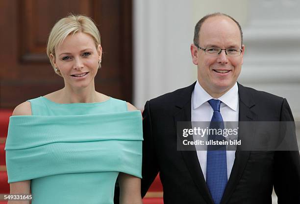 Fürstin Charlene und Fürst Albert II. Von Monaco beim Empfang des Fürstenpaares von Monaco durch den Bundesaußenminister in Berlin