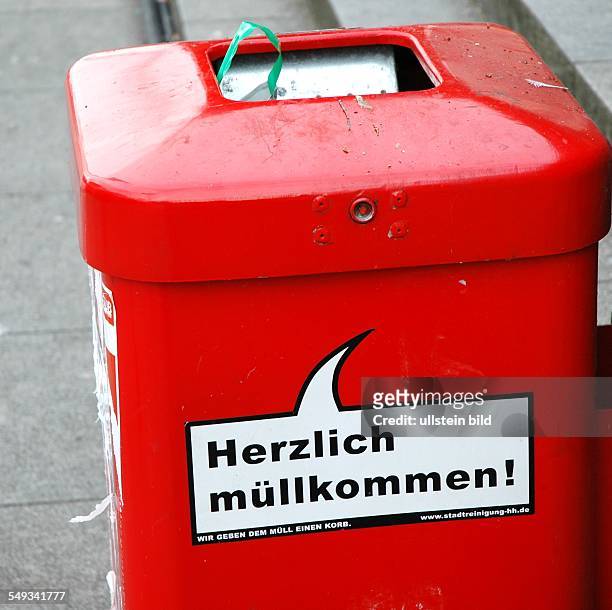 Stadtreinigung Hamburg , Dienstleister im Bereich Abfallwirtschaft: Mülleimer mit coolen Sprüchen beklebt