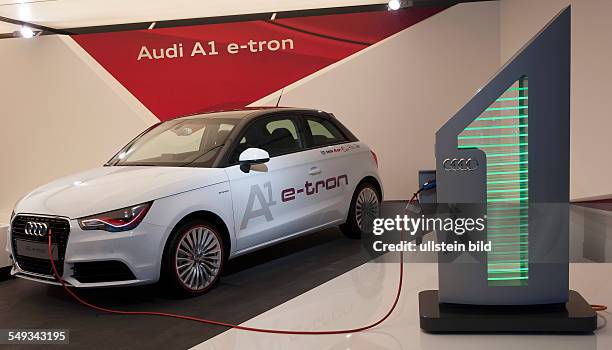 Ein Audi A1 e-tron steht neben einer Elektrozapfsaeule, waehrend der Bilanzpressekonferenz fuer das Geschaeftsjahr 2011 der AUDI AG