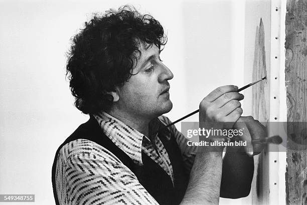 Bruno Bruni, Italian artist painting in his studio in Hamburg, Germany