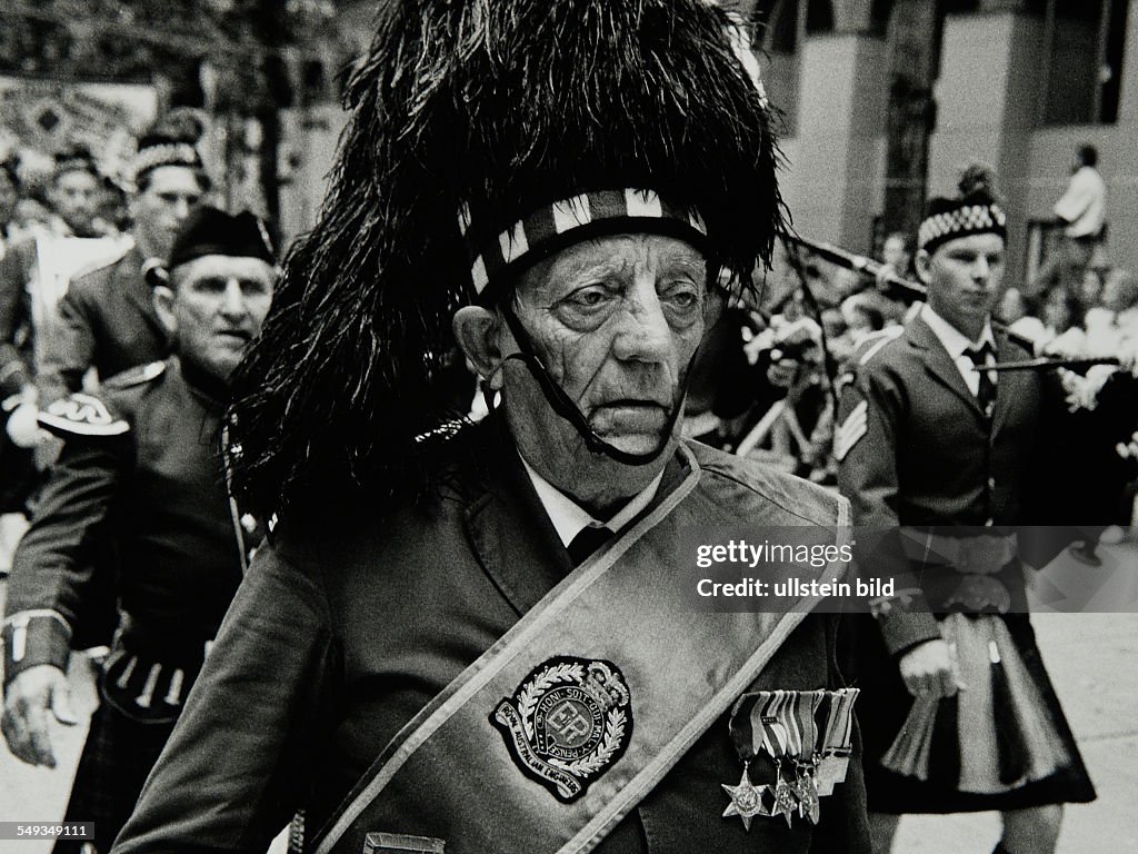 Parade of veterans on ANZAC Day in Sydney