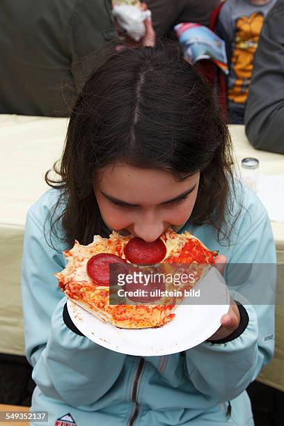 Kieler Woche 2011, Kiel, child, girl eating a salami pizza