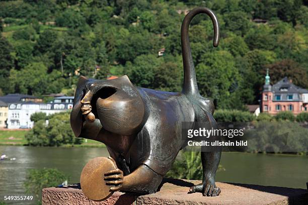 Heidelberg, Alte Bruecke, Old Bridge, Karl-Theodor bridge, Neckar bridge: monkey with a mirror, bronze sculpture by Gernot Rumpf, town monkey