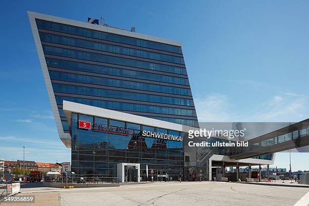 Schleswig-Holstein, Kiel harbour, terminal Schwedenkai, terminal building, administration building, glass facade, pedestrian bridge