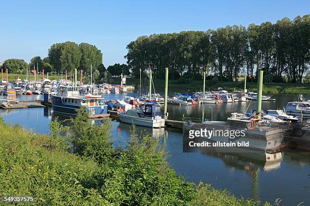 Wesel, Lower Rhine, North Rhine-Westphalia, marina Wesel, yacht harbour, sailboats, motorboats, evening mood