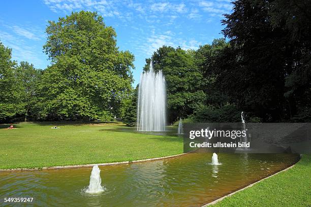 Neuss municipal park, urban park, fountains