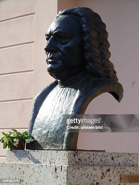 Denkmal für Johann Sebastian Bach, der in Weimar als Kirchenmusiker tätig war, aufgenommen in Weimar am 28. April 2012.