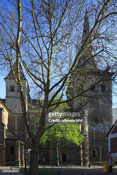 Ratingen, Bergisches Land, Rhineland, North Rhine-Westphalia, church Saint Peter and Paul, parish church, catholic church, springtime