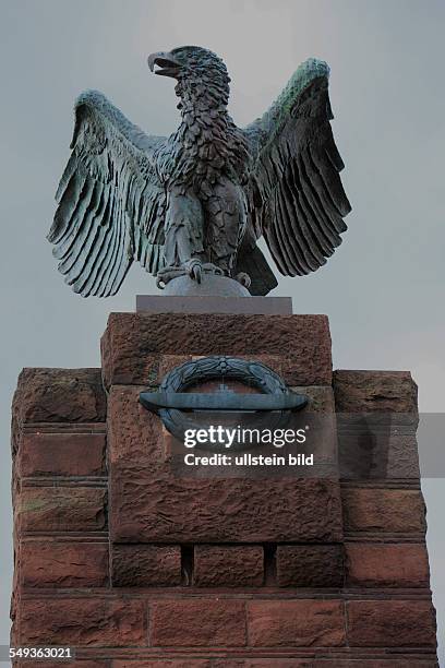 Heikendorf Moeltenort, sea eagle on the submarine memorial by Fritz Schmoll