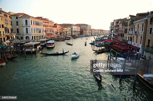 Venedig , Blick von der Rialtobrücke auf die Lagunenstadt mit dem Canal Grande