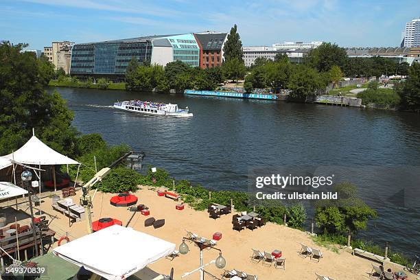 Berlin, Die SAGE Strandbar am Spreeufer