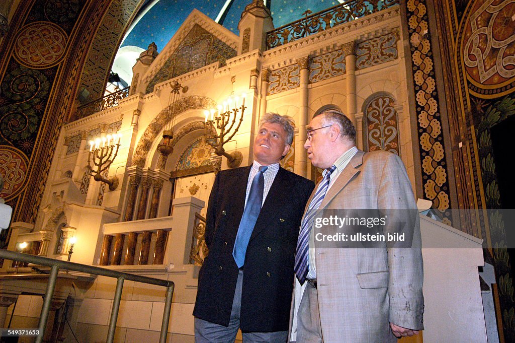 Albert Meyer und Hermann Simon in der Synagoge Rykestrasse in Berlin