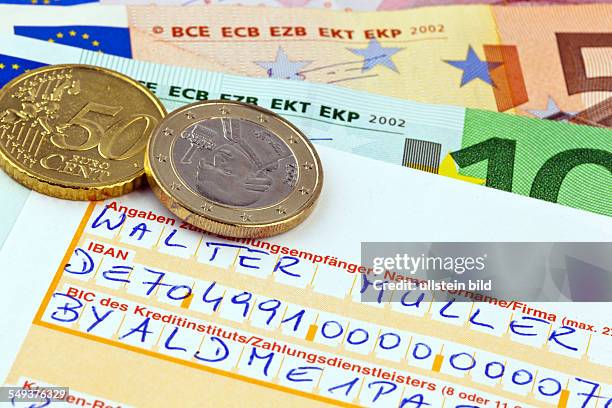 Ein Zahlschein zur Überweisung mit IBAN Nummer und BIC Code in Deutschland.