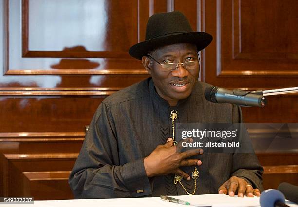 Dr. Goodluck Ebele Jonathan, Präsident Republik Nigeria während eines Gesprächs im Berliner Hotel Ritz Carlton