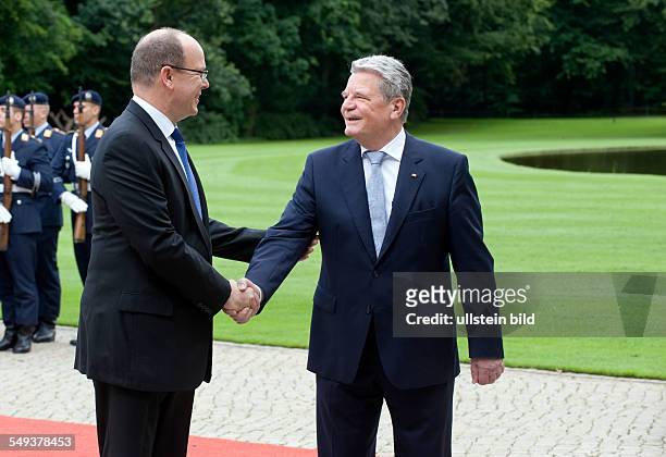 Besuch des Fürsten von Monaco, Albert II. Und Fürstin Charlène in Deutschland, Begrüssung durch Bundespräsident Joachim Gauck