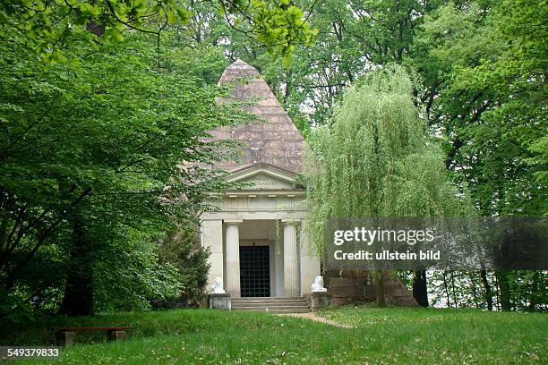 Pyramid In Machern 200 Machern Stock Photos, High-Res Pictures, and Images - Getty Images