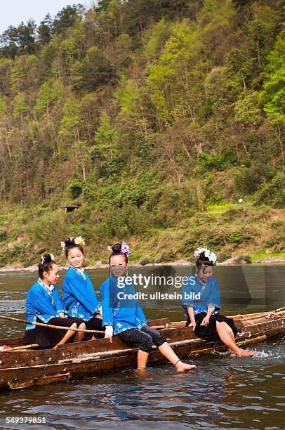 Shidong, zurechtgemachte Miao Frauen bei dem Schwesternmahl