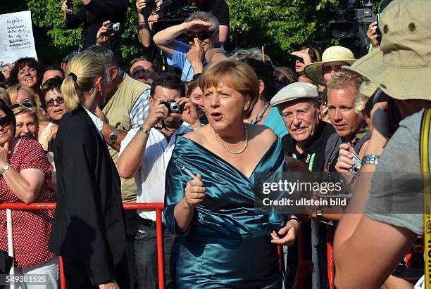Die 101. Spielzeit der Bayreuther Festspiele 2012 Premiere Bundeskanzlerin Angela Merkel mit Bevölkerung
