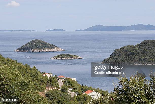 Kroatien Dalmatien Insel Korcula Küstenlandschaft mit vorgelagerten Inseln bei Karbuni Adria