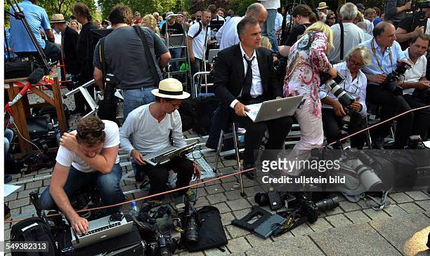 Pressefotografen bei der Arbeit in Bayreuth, 101. Spielzeit der Bayreuther Festspiele 2012 Premiere
