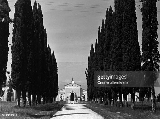 Cemetery in the near of Venezia, view at the entrance road Vintage property of ullstein bild