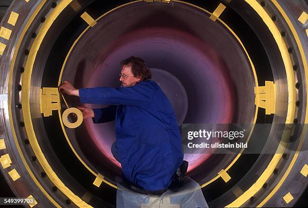 Germany: Gesellschaft fuer Nuklear-Behaelter mbh in Muelheim. Production of boxes for radioactive material.