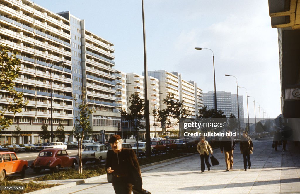 DDR: Street scene in East Berlin