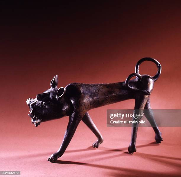 Benin, Edo,. Leopard aquamanile, Bronze. 16th - 19th century, 15cm high, 27cm long. Nigeria. The leopard is the most common form of zoomorphic...