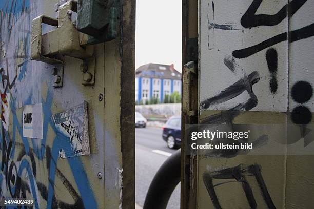 Germany, Reportage "Living at the highway 40". Noise barrier