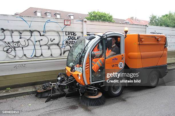 Germany, Reportage "Living at the highway 40". Noise barrier with street cleaning