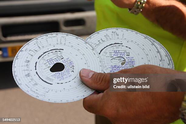 Germany, Reportage "Living at the highway 40". Essen, motorway police controls trucks