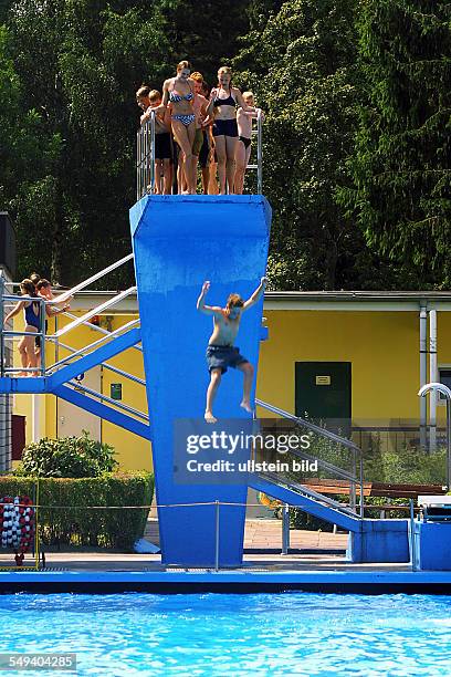 Das Freibad in Sprockhoevel, Sprungturm