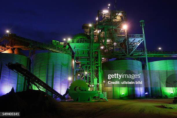 Germany, Wesel at the lower Rhine. Gravel plant Huelskens.