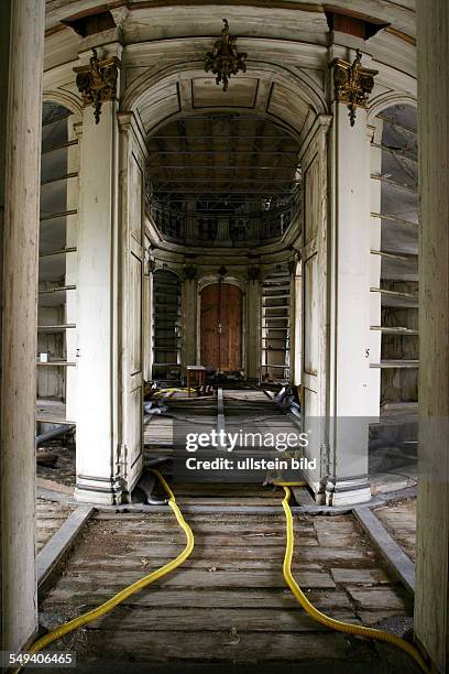 Duchess Anna Amalia Library - drying of the rococo hall after the fire of September 2004