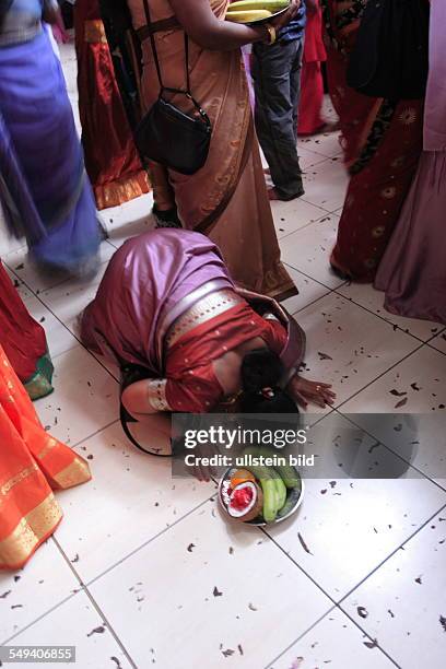 Deutschland. Hamm: das in Hamm-Uentrop jaehrlich stattfindende Tempelfest. Ca. 15.000 Hindus aus ganz Europa treffen sich jedes Jahr am Sri Kamadchi...